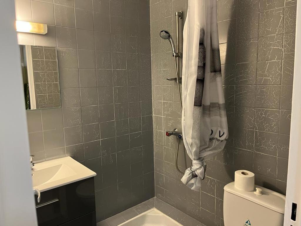 Agreable Appartement En Rez-De-Jardin A 450M De La Mer Sainte-Anne Zewnętrze zdjęcie