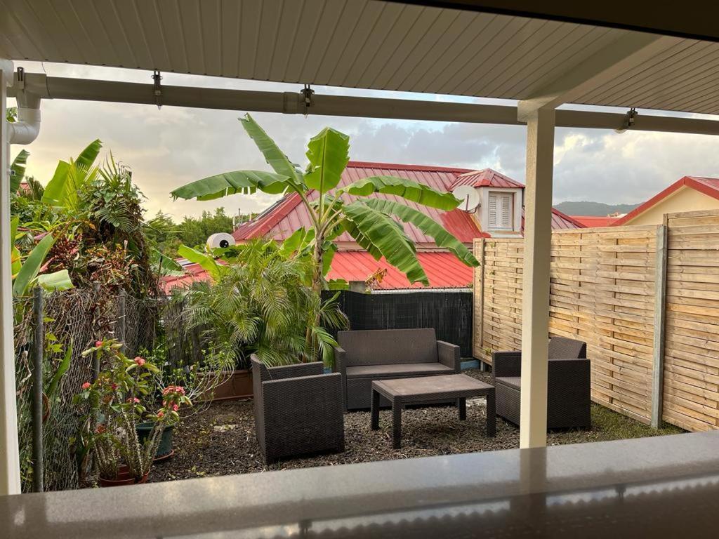 Agreable Appartement En Rez-De-Jardin A 450M De La Mer Sainte-Anne Zewnętrze zdjęcie