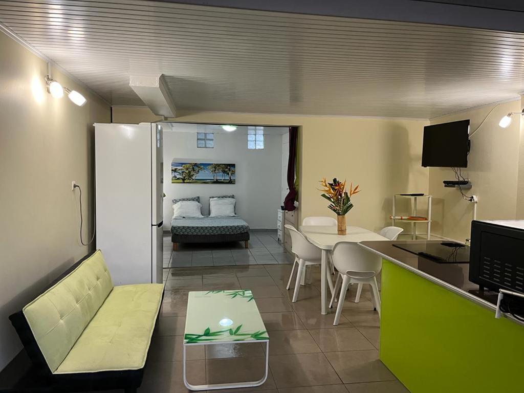 Agreable Appartement En Rez-De-Jardin A 450M De La Mer Sainte-Anne Zewnętrze zdjęcie