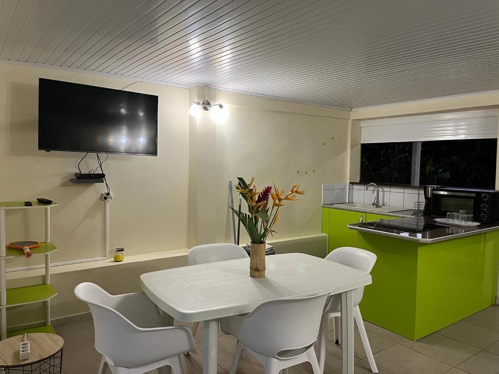 Agreable Appartement En Rez-De-Jardin A 450M De La Mer Sainte-Anne Zewnętrze zdjęcie