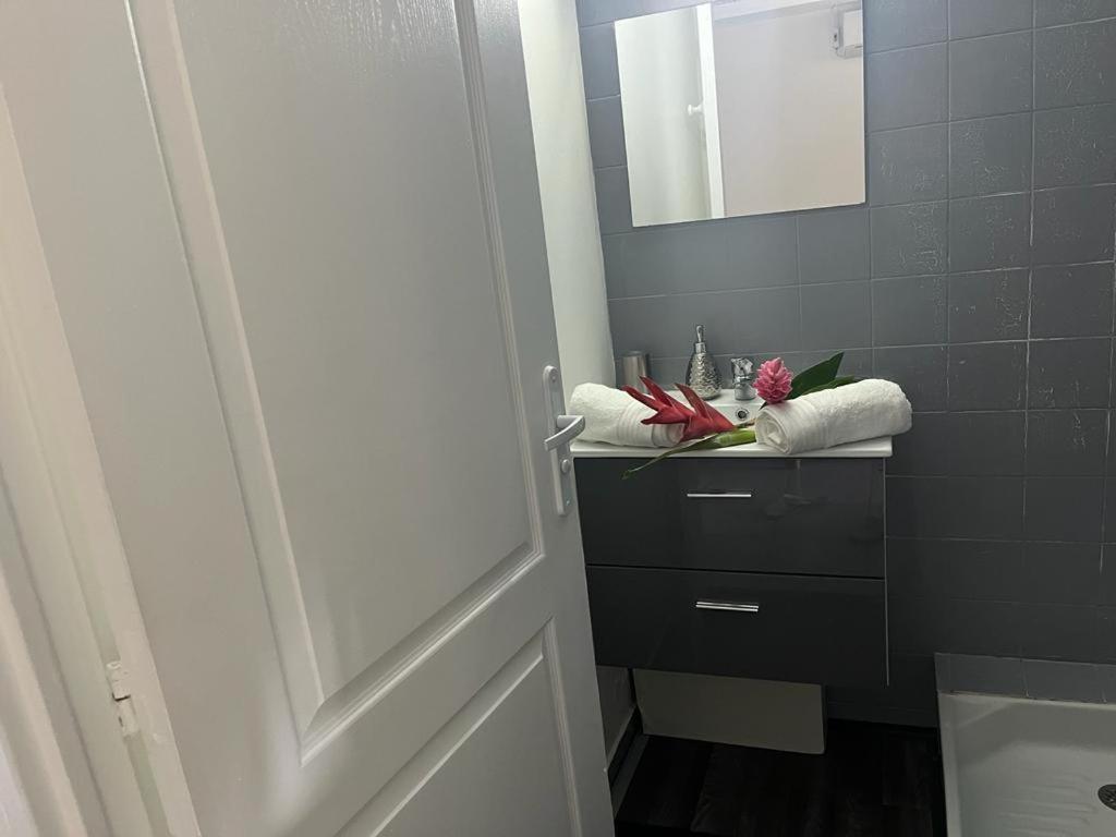 Agreable Appartement En Rez-De-Jardin A 450M De La Mer Sainte-Anne Zewnętrze zdjęcie