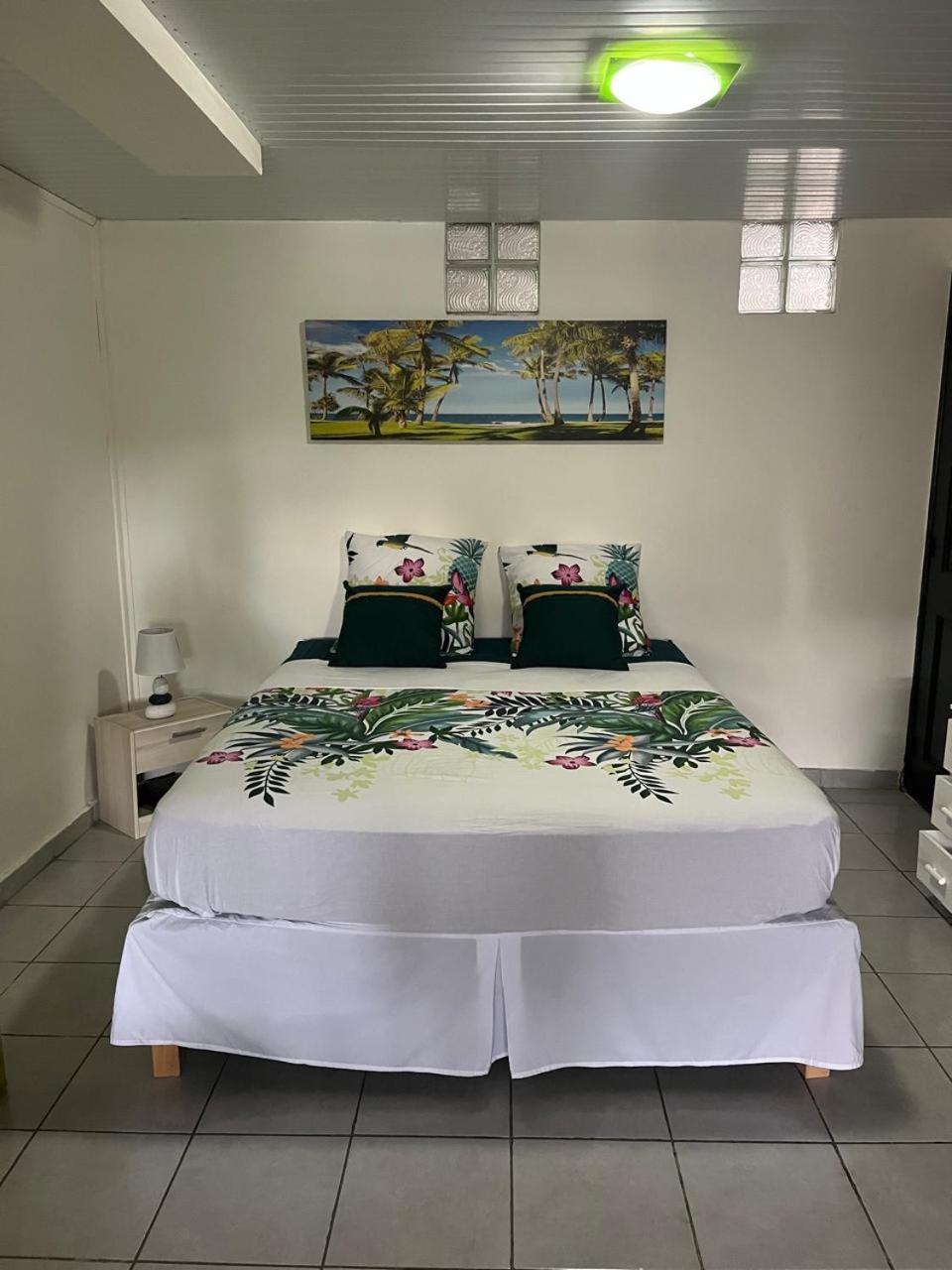 Agreable Appartement En Rez-De-Jardin A 450M De La Mer Sainte-Anne Zewnętrze zdjęcie