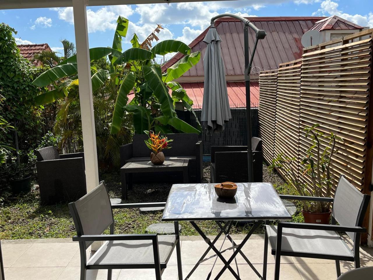 Agreable Appartement En Rez-De-Jardin A 450M De La Mer Sainte-Anne Zewnętrze zdjęcie