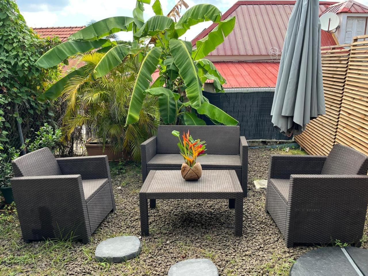 Agreable Appartement En Rez-De-Jardin A 450M De La Mer Sainte-Anne Zewnętrze zdjęcie